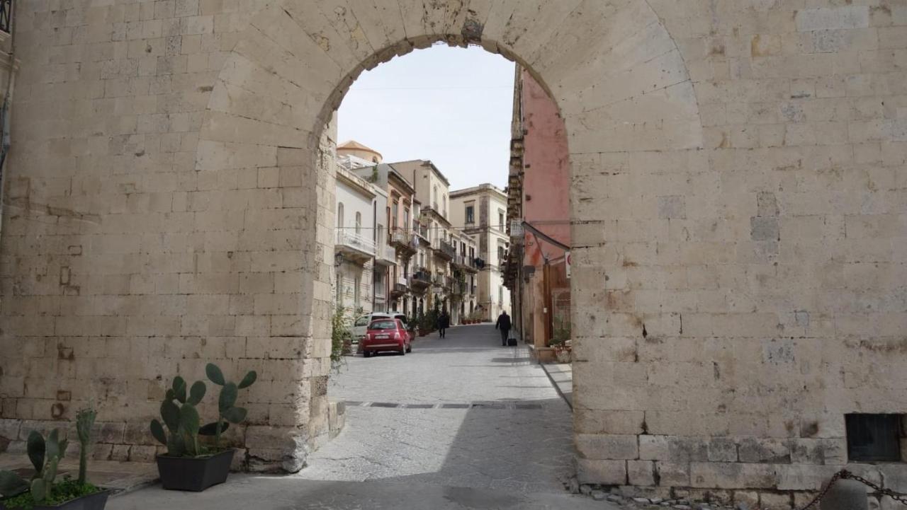 Вилла La Casa Al Castello Maniace Сиракузы Экстерьер фото